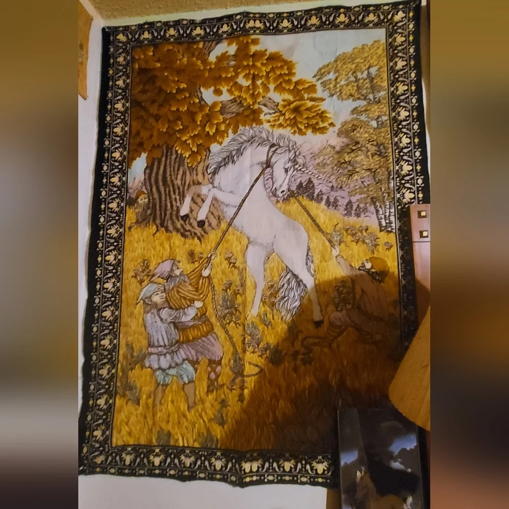 Elegant Unicorn Tapestry with Medieval Charm